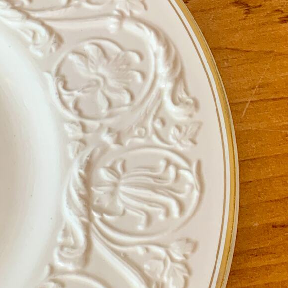 VTG Wedgwood Patrician Athenian Gold Trim Porcelain Embossed 2 Plates - Picture 5 of 12